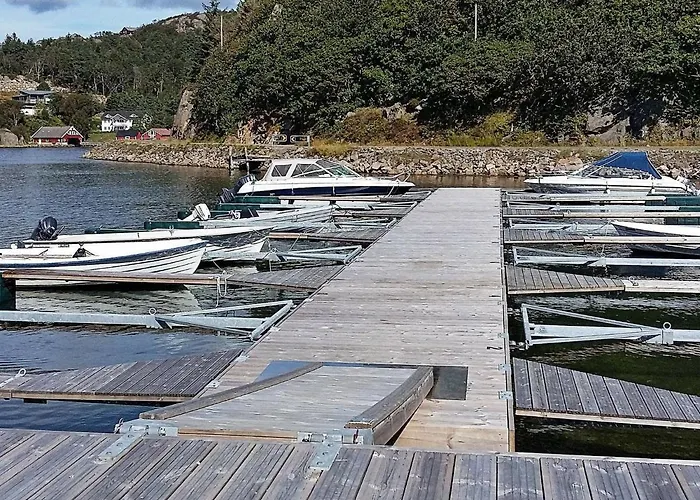 4 Person In Lyngdal-by Traum *